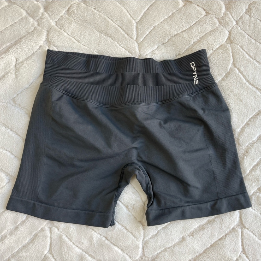 DFYNE Ignite short